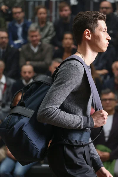 Look 63